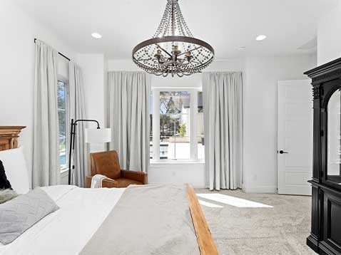 Bedroom with chandelier 